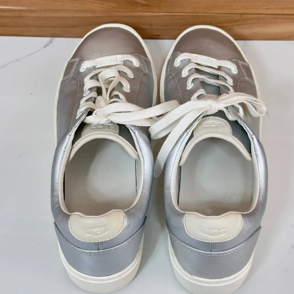 UGG Zilo Silver Metallic Leather Sneakers‎ Casual Comfort Shoes Women's Size 11
